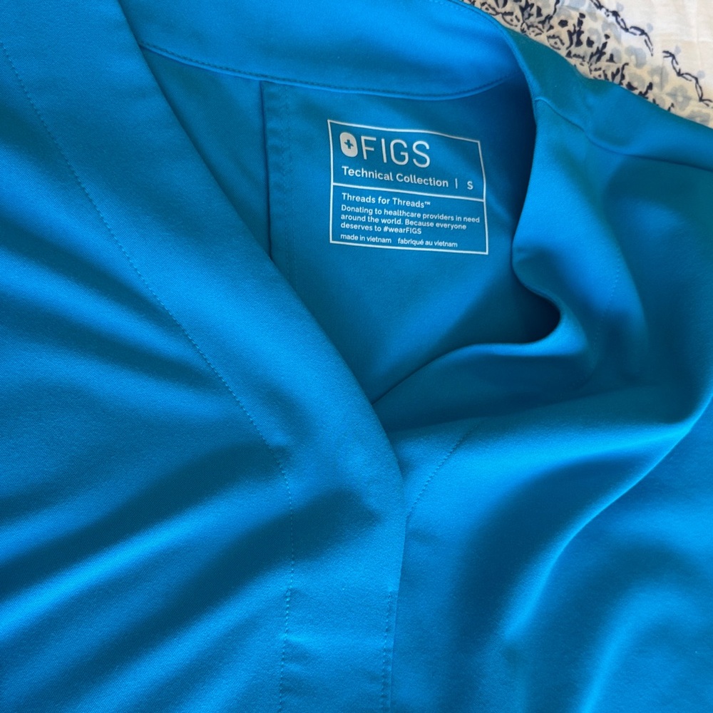 Figs Women's Teal Scrub Top & Cargo Track Pants - Picture 3 of 5